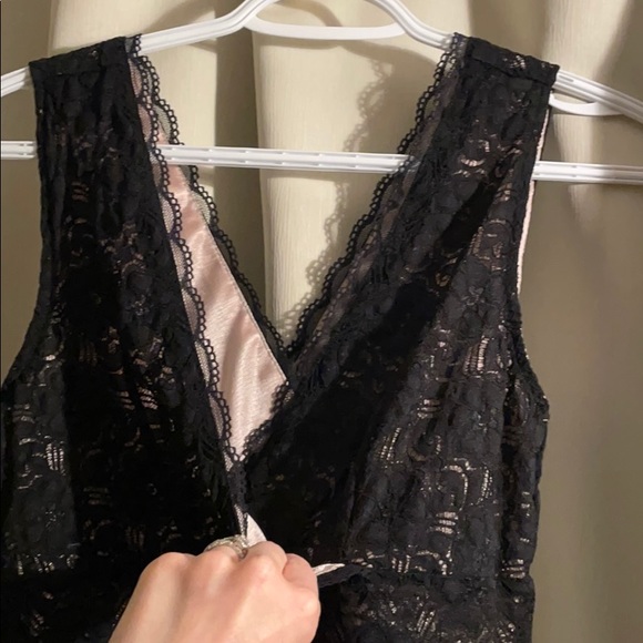 Black and cream v neck mini dress - Picture 3 of 6